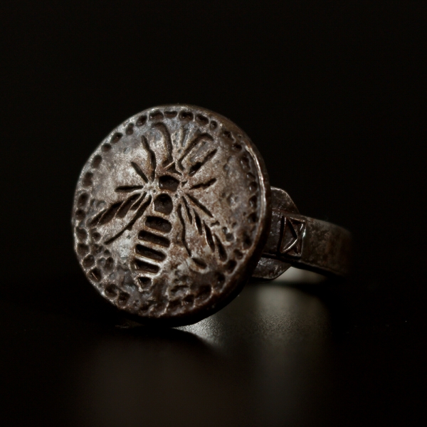 RINGS COLLECTION: HORNET RING