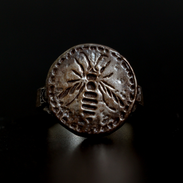 RINGS COLLECTION: HORNET RING