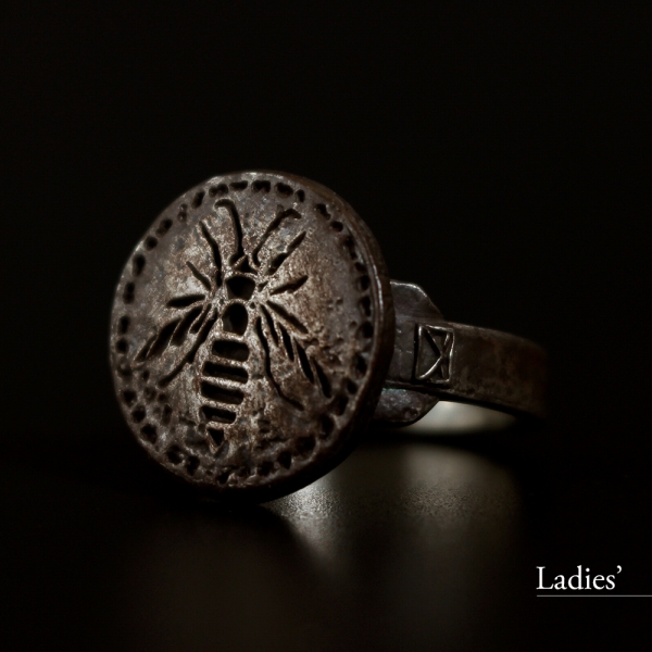 RINGS COLLECTION: HORNET RING